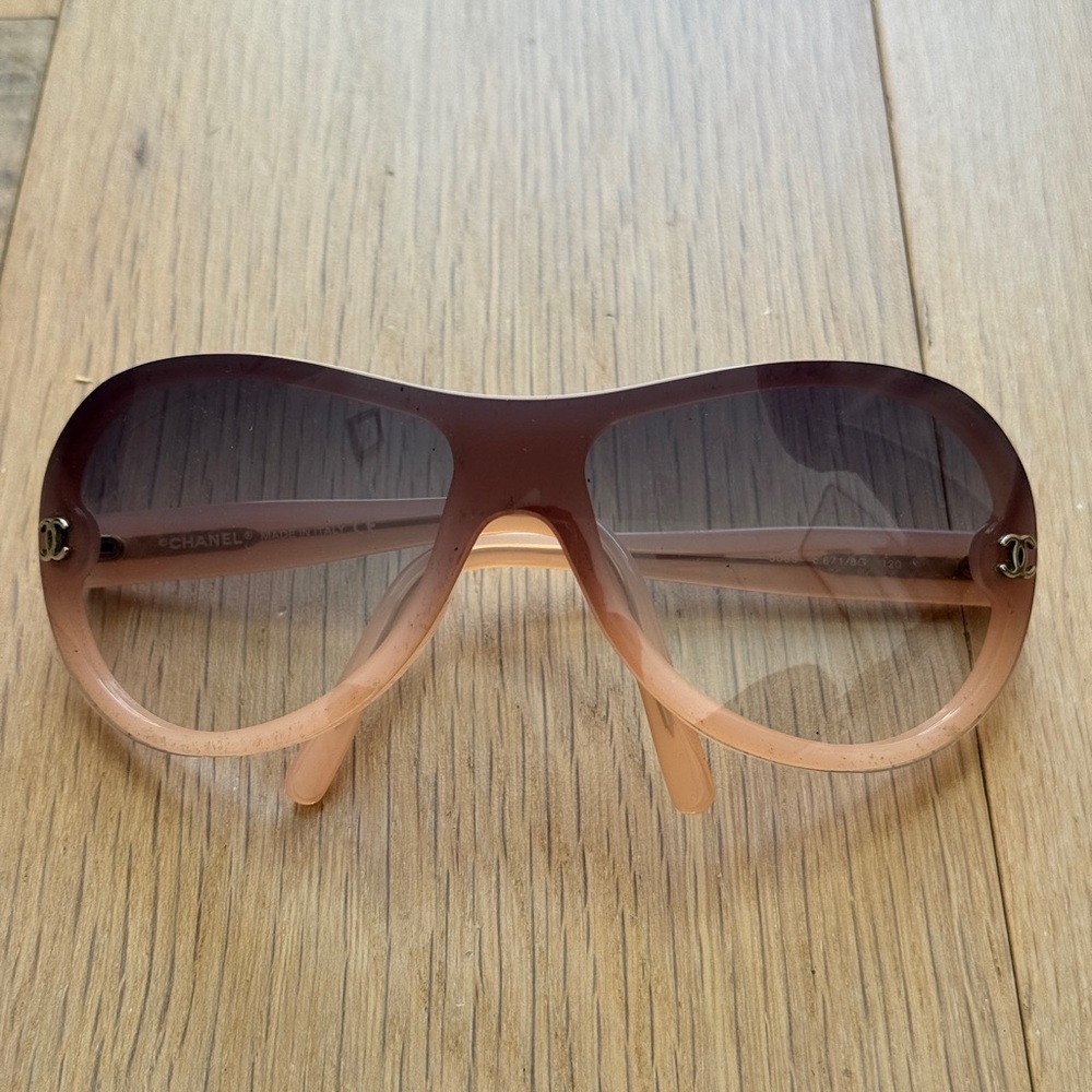 CHANEL Peach to Brown Gradient Oversized Sunglasses